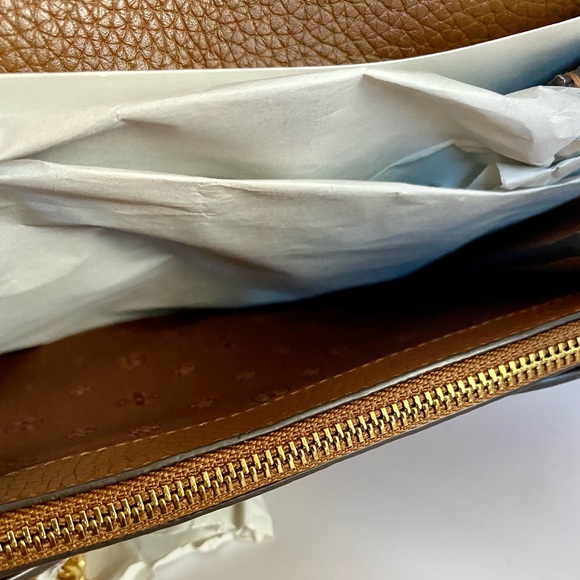SOLD🌈NEW🌈💜Tory Burch Britten Chain Wallet/crossbody bag/shoulder bag/Leather - Picture 8 of 10